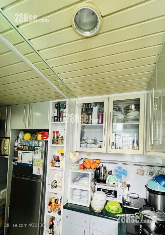 Hong Keung Court Sell 3 Bedrooms , 1 Bathroom 646 ft²