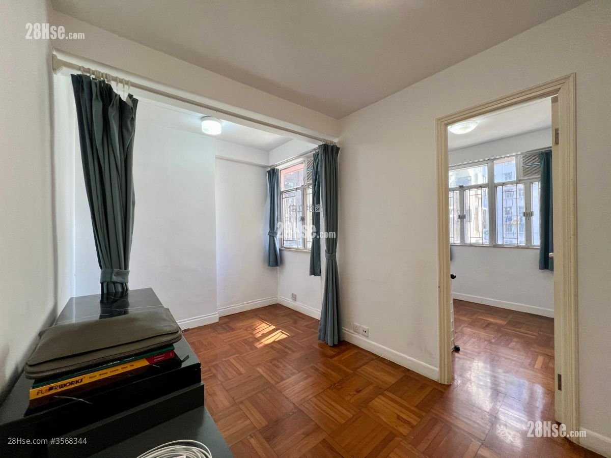 Fook Moon Building Sell 2 Bedrooms , 1 Bathroom 335 ft²