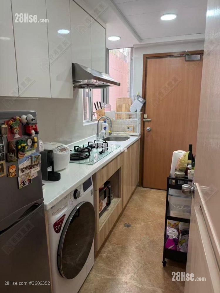 Ying Wa Court Rental 466 ft²