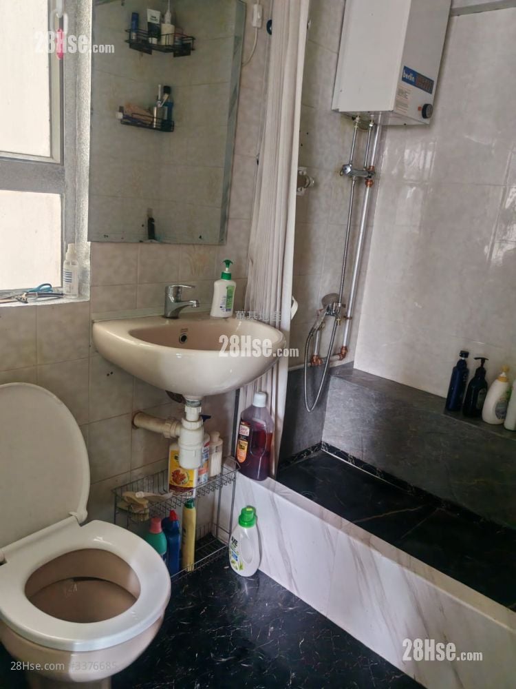 五福大厦 售盘 2 房 , 1 浴室 400 平方尺 五福大厦 售盘 2 房 , 1 浴室 400 平方尺