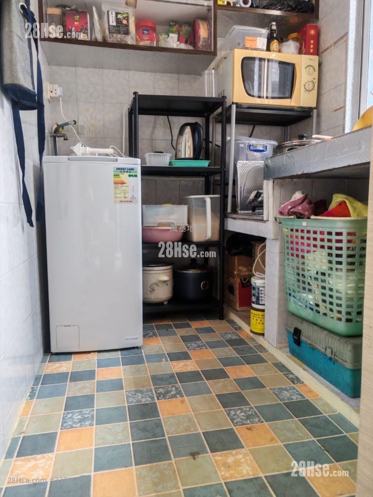 五福大厦 售盘 2 房 , 1 浴室 400 平方尺 五福大厦 售盘 2 房 , 1 浴室 400 平方尺