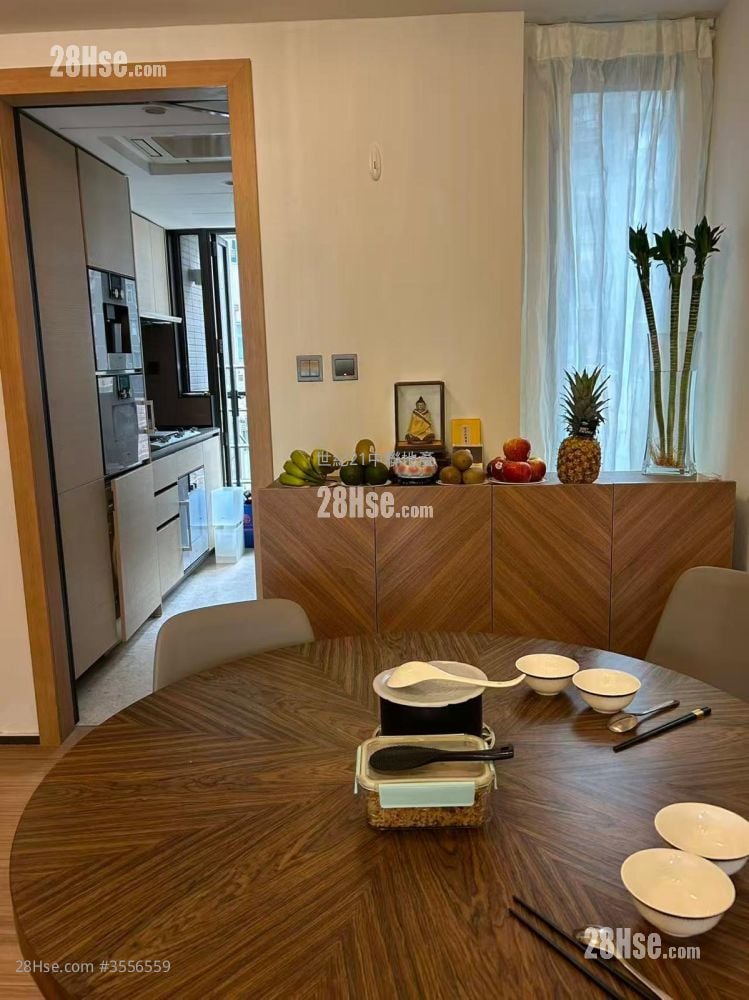 Arezzo Sell 3 Bedrooms , 2 Bathrooms 911 ft² Arezzo Sell 3 Bedrooms , 2 Bathrooms 911 ft²