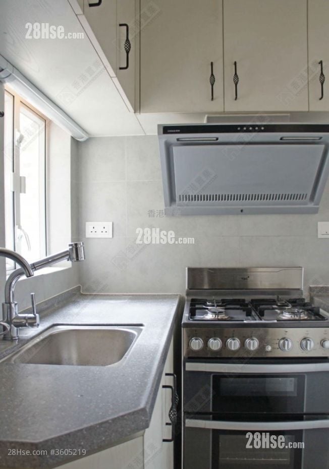Good View Court Rental 561 ft²