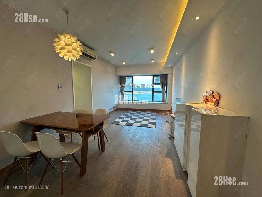 Island Resort Rental 729 ft²