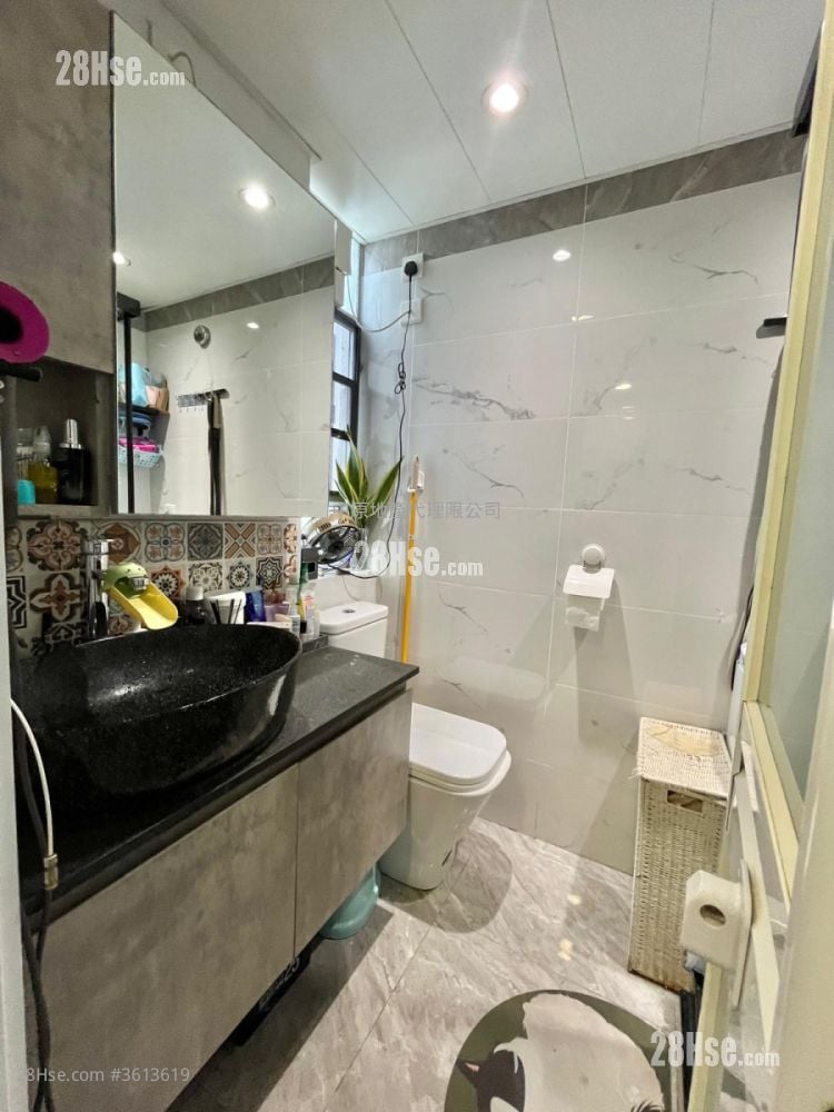 Sheung Chui Court Sell 3 Bedrooms , 1 Bathroom 438 ft² Sheung Chui Court Sell 3 Bedrooms , 1 Bathroom 438 ft²