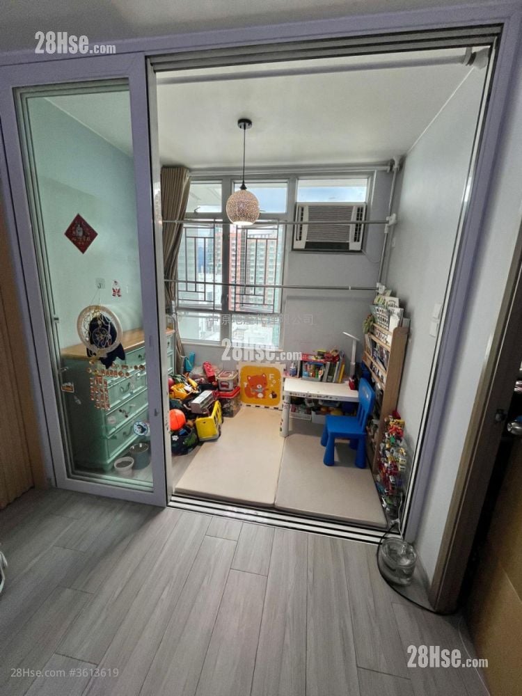 Sheung Chui Court Sell 3 Bedrooms , 1 Bathroom 438 ft² Sheung Chui Court Sell 3 Bedrooms , 1 Bathroom 438 ft²