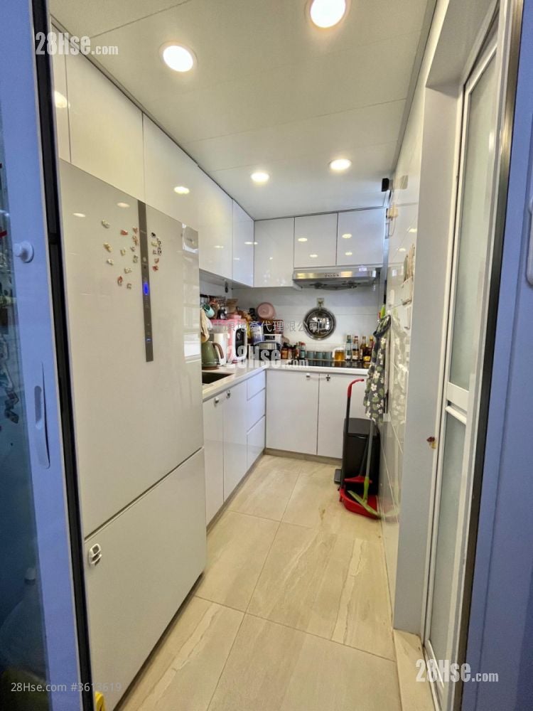 Sheung Chui Court Sell 3 Bedrooms , 1 Bathroom 438 ft² Sheung Chui Court Sell 3 Bedrooms , 1 Bathroom 438 ft²