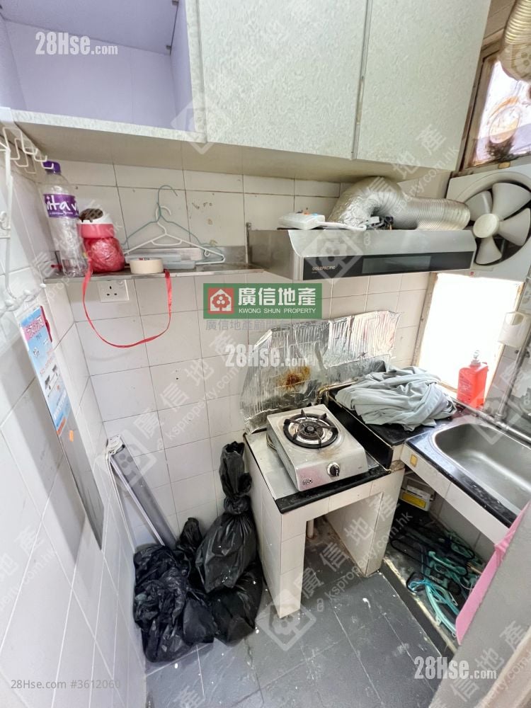 Portland Building Sell Studio , 1 Bathroom 172 ft² Portland Building Sell Studio , 1 Bathroom 172 ft²