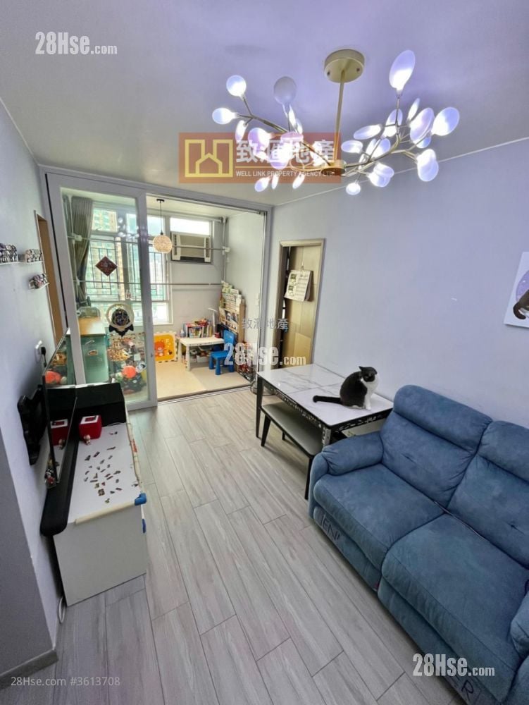 Sheung Chui Court Sell 3 Bedrooms 438 ft² Sheung Chui Court Sell 3 Bedrooms 438 ft²