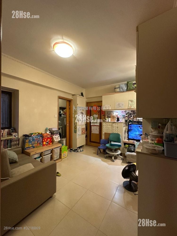 Pau Chung Building Sell 2 Bedrooms , 1 Bathroom 356 ft²