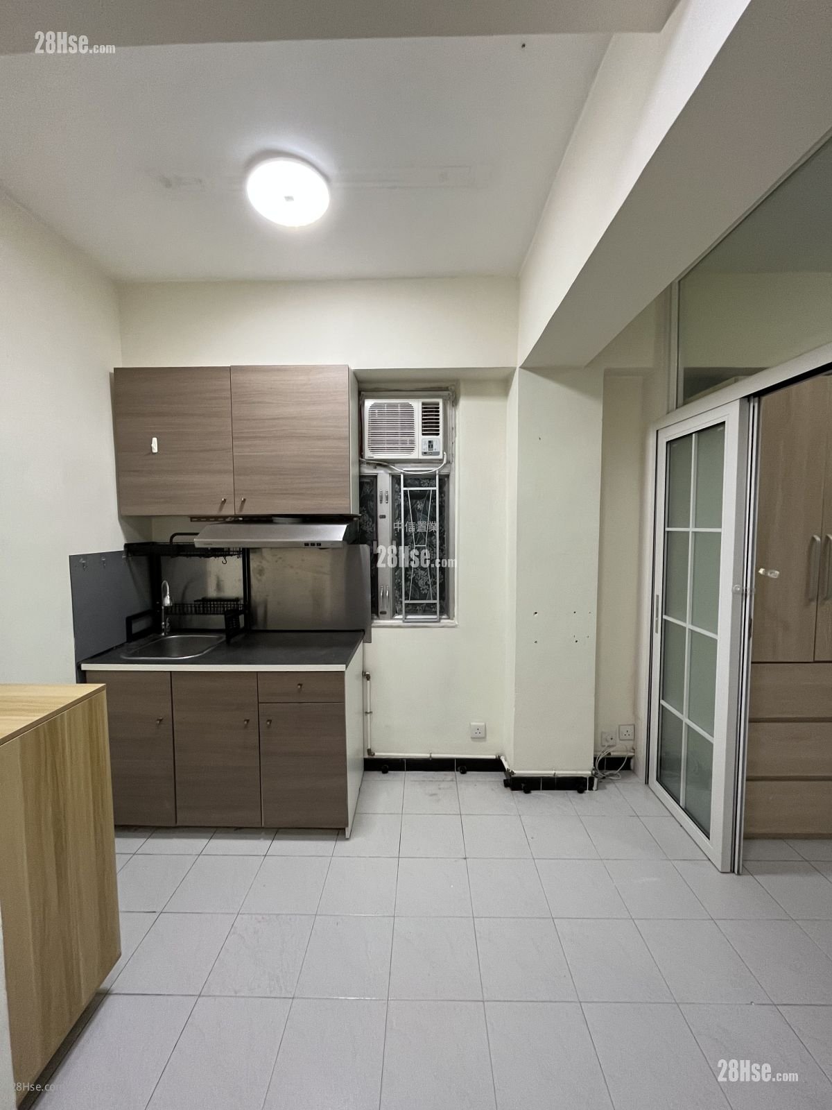 僑榮大廈 租盤 1 房 , 1 浴室 228 平方呎 僑榮大廈 租盤 1 房 , 1 浴室 228 平方呎