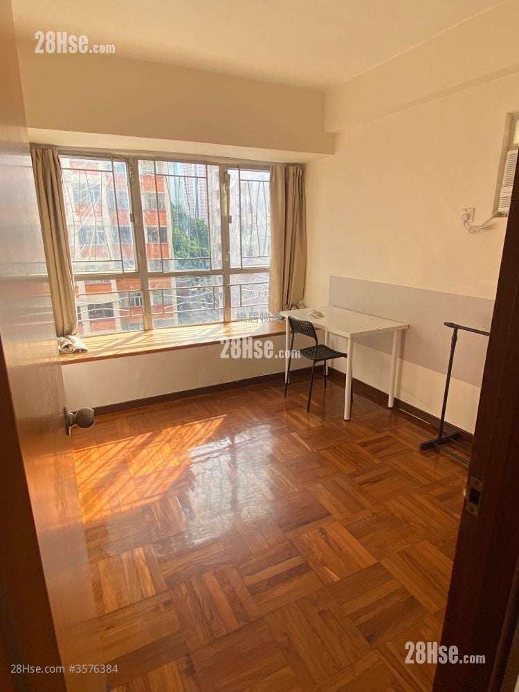 Nice Garden Rental 2 Bedrooms , 1 Bathroom 464 ft²