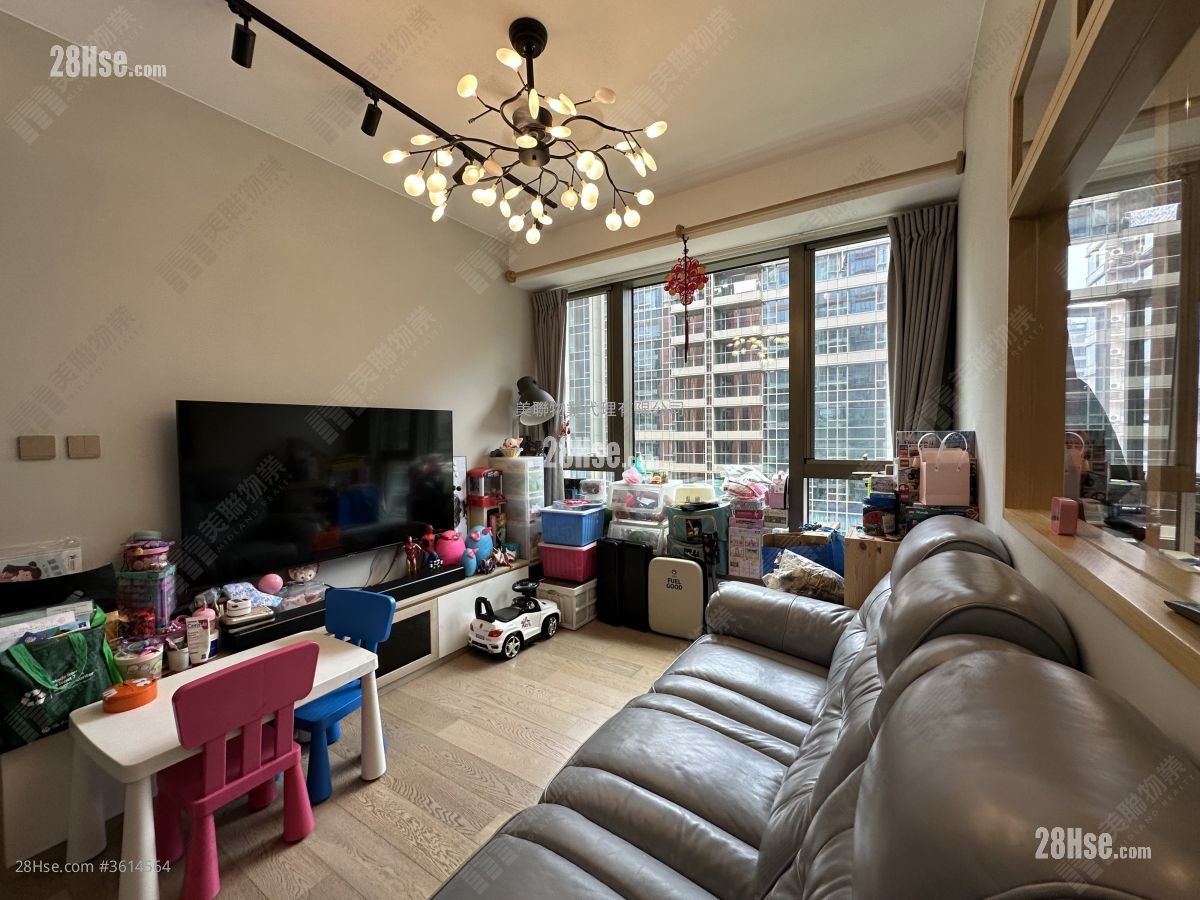 Centra Horizon Sell 2 Bedrooms 620 ft² Centra Horizon Sell 2 Bedrooms 620 ft²