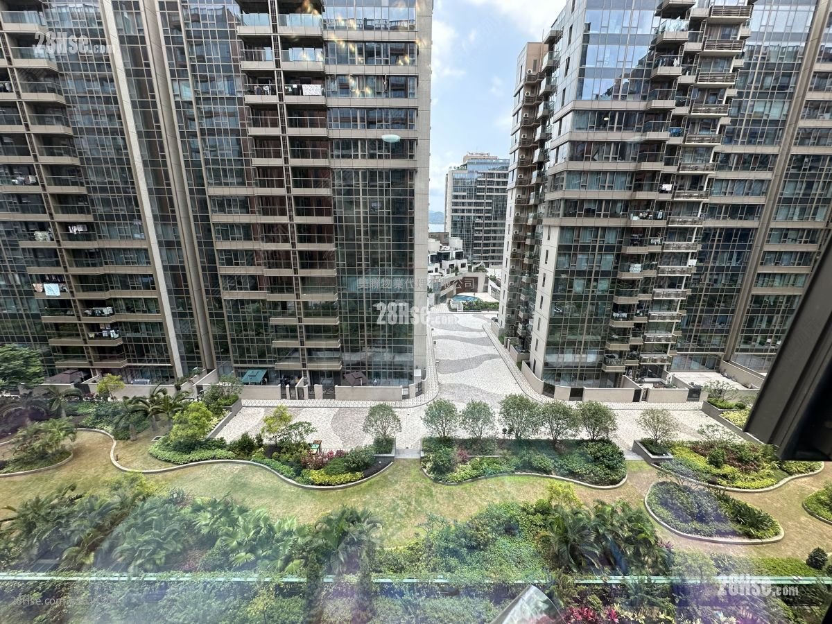 Centra Horizon Sell 2 Bedrooms 620 ft² Centra Horizon Sell 2 Bedrooms 620 ft²