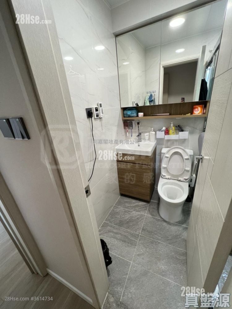 Kornhill Sell 2 Bedrooms 605 ft² Kornhill Sell 2 Bedrooms 605 ft²
