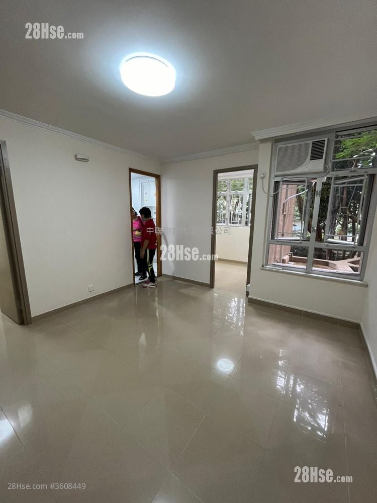 顯徑邨 租盤 381 平方呎