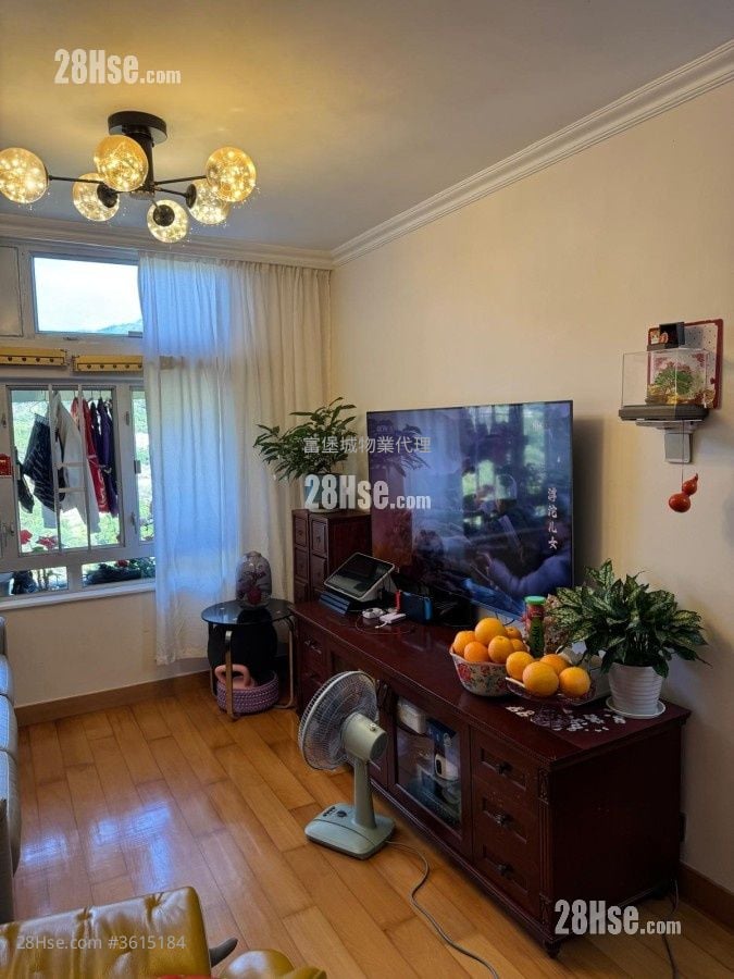 Hong Lam Court Sell 4 Bedrooms , 1 Bathroom 645 ft² Hong Lam Court Sell 4 Bedrooms , 1 Bathroom 645 ft²