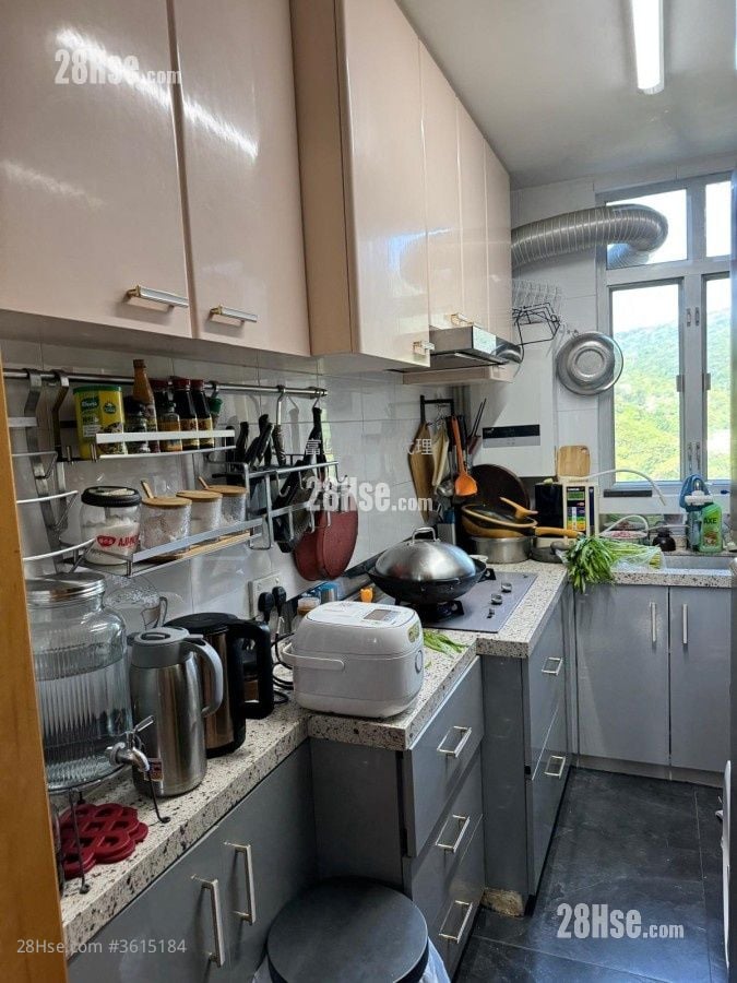 Hong Lam Court Sell 4 Bedrooms , 1 Bathroom 645 ft² Hong Lam Court Sell 4 Bedrooms , 1 Bathroom 645 ft²