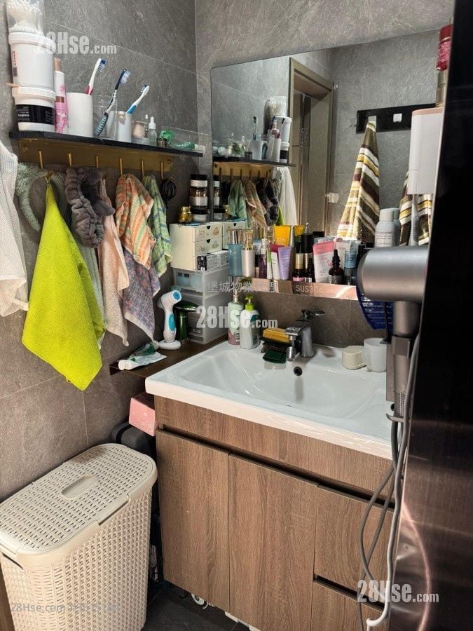 Hong Lam Court Sell 4 Bedrooms , 1 Bathroom 645 ft² Hong Lam Court Sell 4 Bedrooms , 1 Bathroom 645 ft²