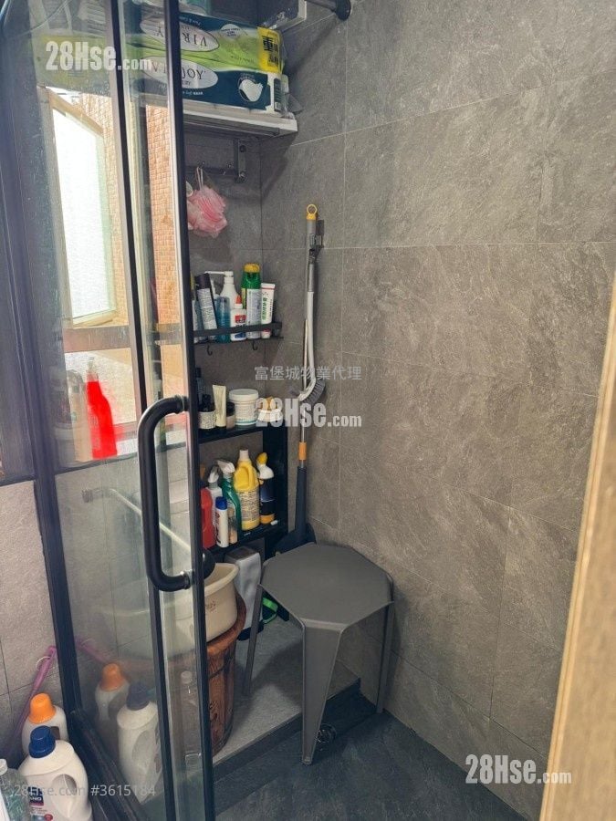 Hong Lam Court Sell 4 Bedrooms , 1 Bathroom 645 ft² Hong Lam Court Sell 4 Bedrooms , 1 Bathroom 645 ft²