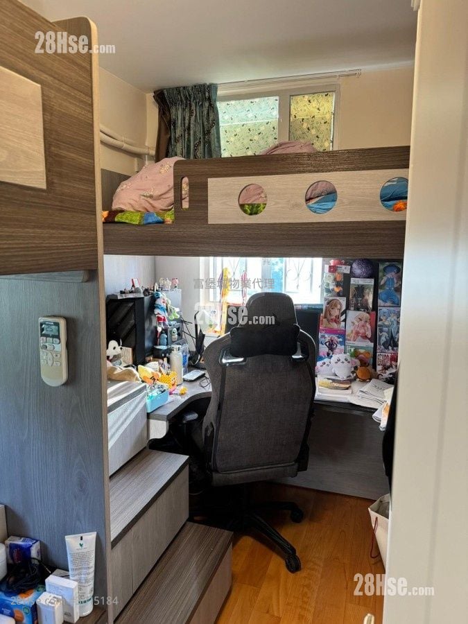 Hong Lam Court Sell 4 Bedrooms , 1 Bathroom 645 ft² Hong Lam Court Sell 4 Bedrooms , 1 Bathroom 645 ft²