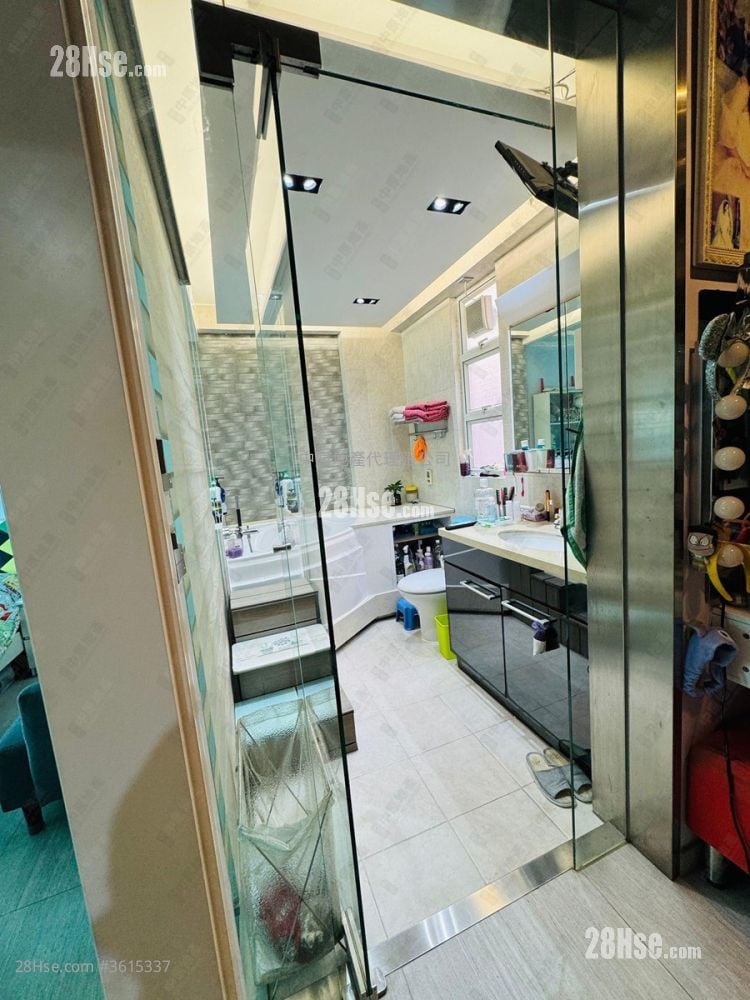 启欣轩 售盘 4 房 , 2 浴室 927 平方尺 启欣轩 售盘 4 房 , 2 浴室 927 平方尺