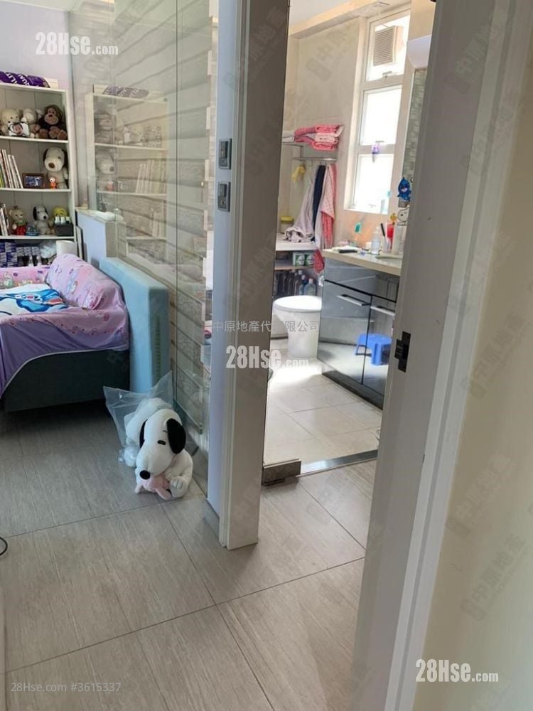 启欣轩 售盘 4 房 , 2 浴室 927 平方尺 启欣轩 售盘 4 房 , 2 浴室 927 平方尺