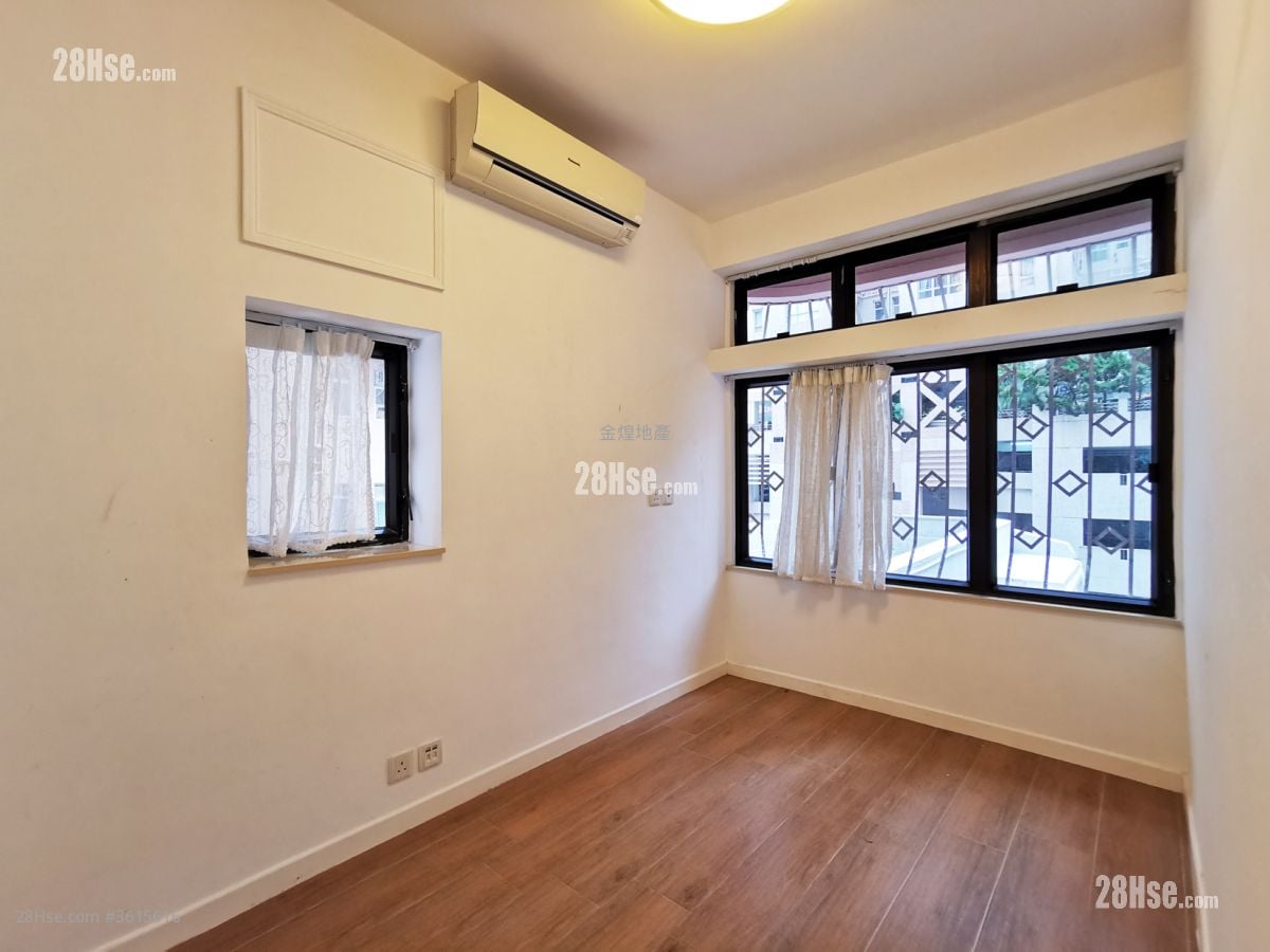 Way Man Court Sell 3 Bedrooms , 2 Bathrooms 952 ft²