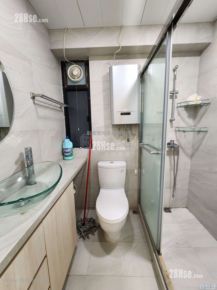 Kornhill Sell 3 Bedrooms , 1 Bathroom 616 ft² Kornhill Sell 3 Bedrooms , 1 Bathroom 616 ft²