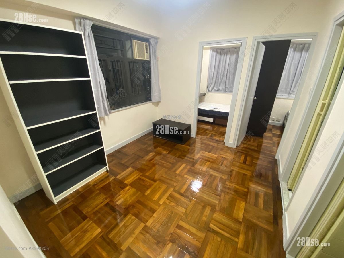 Wai Wah Centre Rental 2 Bedrooms , 1 Bathroom 297 ft²