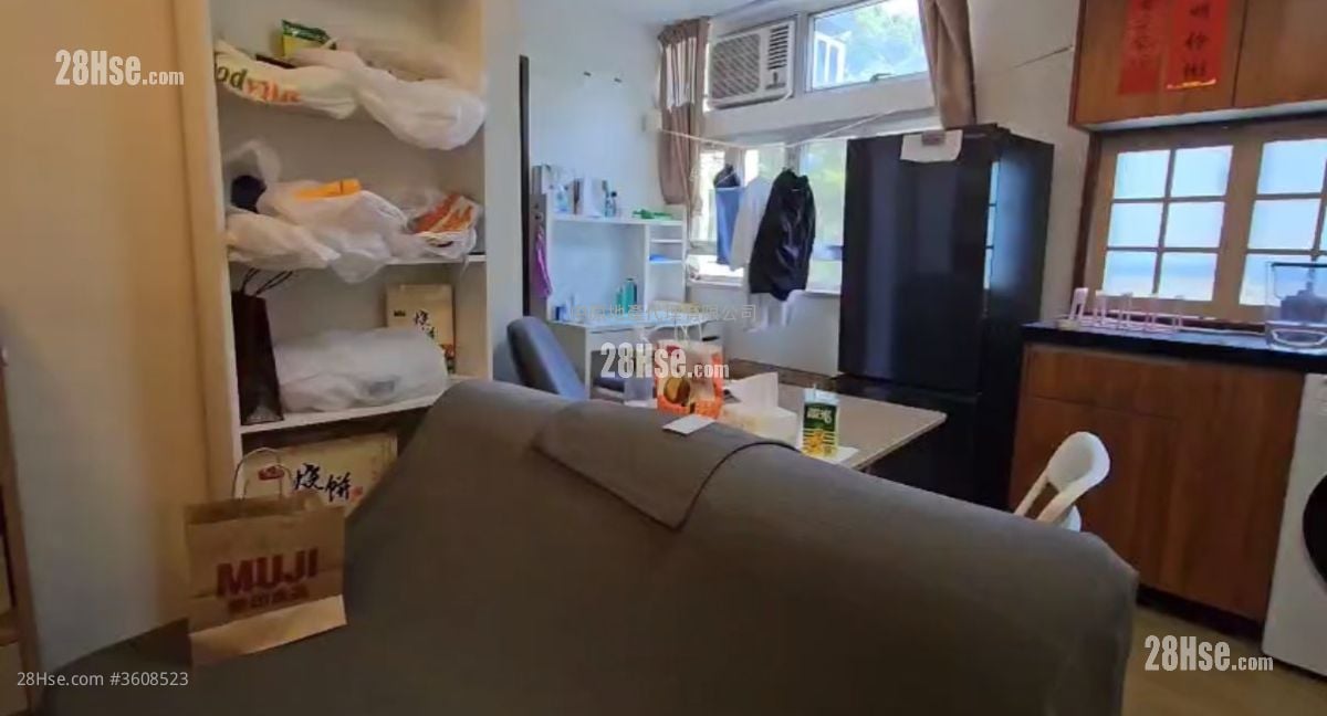 May Shing Court Sell 2 Bedrooms , 1 Bathroom 363 ft²