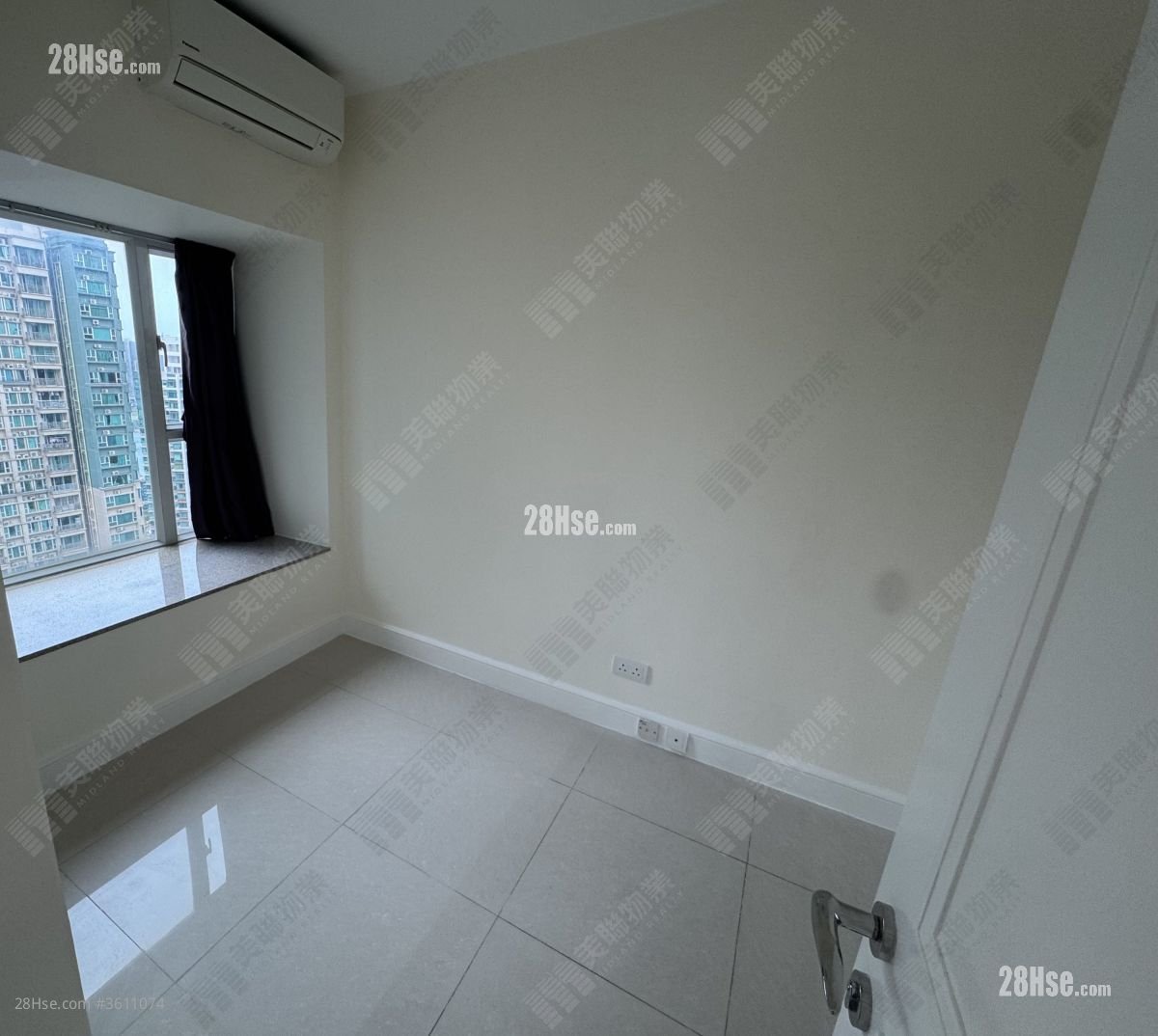 城中駅 售盤 3 房 , 1 浴室 594 平方呎 城中駅 售盤 3 房 , 1 浴室 594 平方呎