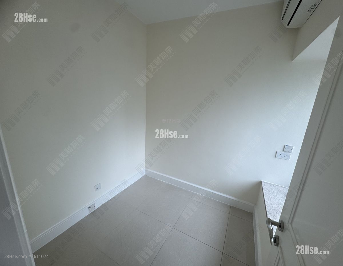 城中駅 售盤 3 房 , 1 浴室 594 平方呎 城中駅 售盤 3 房 , 1 浴室 594 平方呎