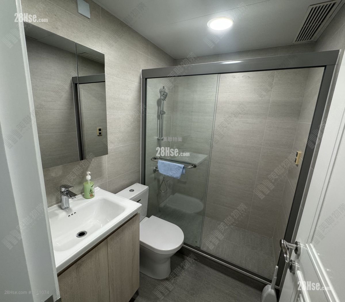 城中駅 售盤 3 房 , 1 浴室 594 平方呎 城中駅 售盤 3 房 , 1 浴室 594 平方呎