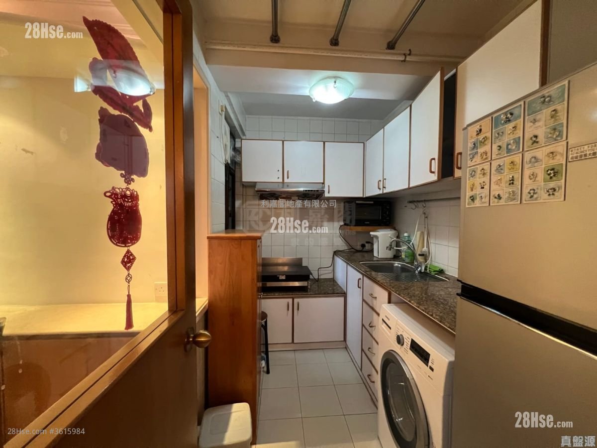 Kornhill Sell 3 Bedrooms , 1 Bathroom 594 ft² Kornhill Sell 3 Bedrooms , 1 Bathroom 594 ft²