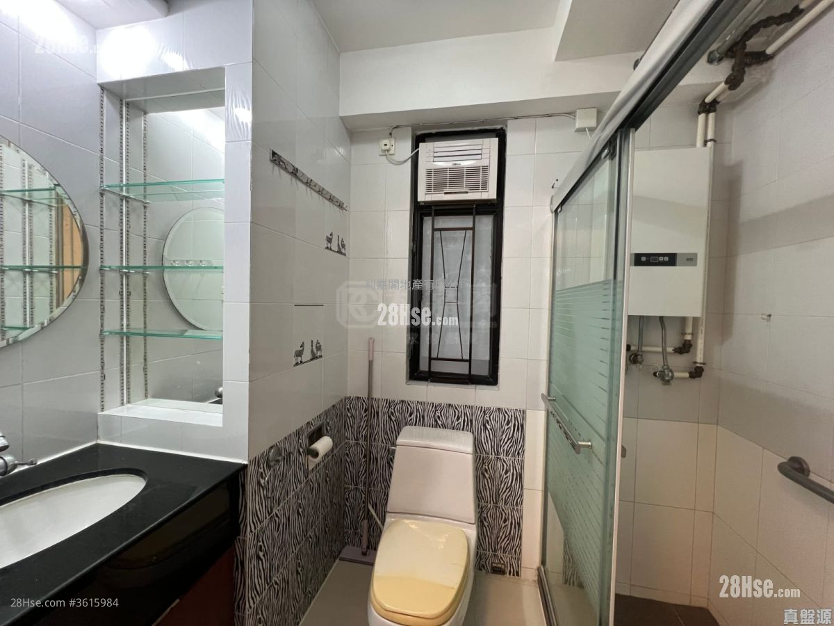 Kornhill Sell 3 Bedrooms , 1 Bathroom 594 ft² Kornhill Sell 3 Bedrooms , 1 Bathroom 594 ft²