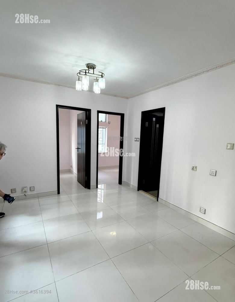 East Asia Gardens Sell 3 Bedrooms , 1 Bathroom 452 ft²