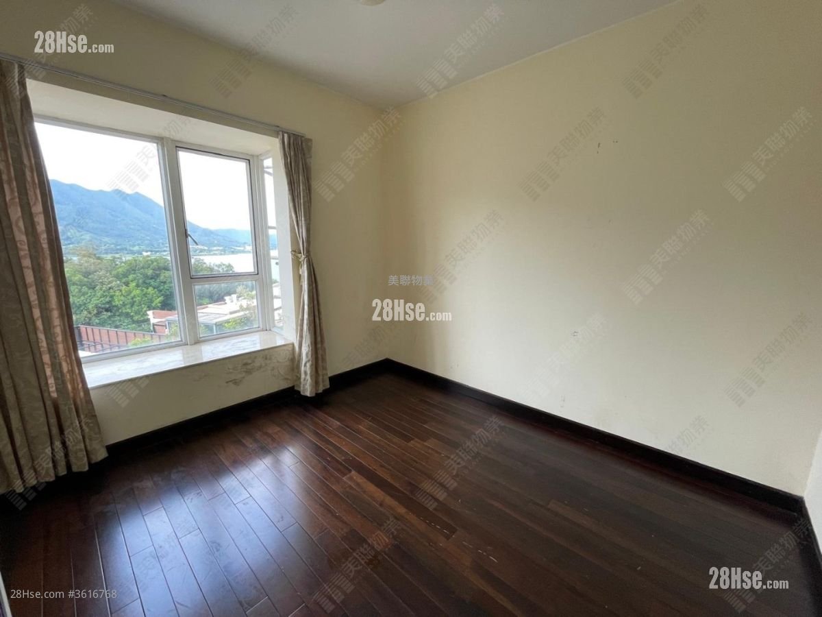 The Beverly Hills Rental 5+ Bedrooms , 4 Bathrooms 1,902 ft² The Beverly Hills Rental 5+ Bedrooms , 4 Bathrooms 1,902 ft²