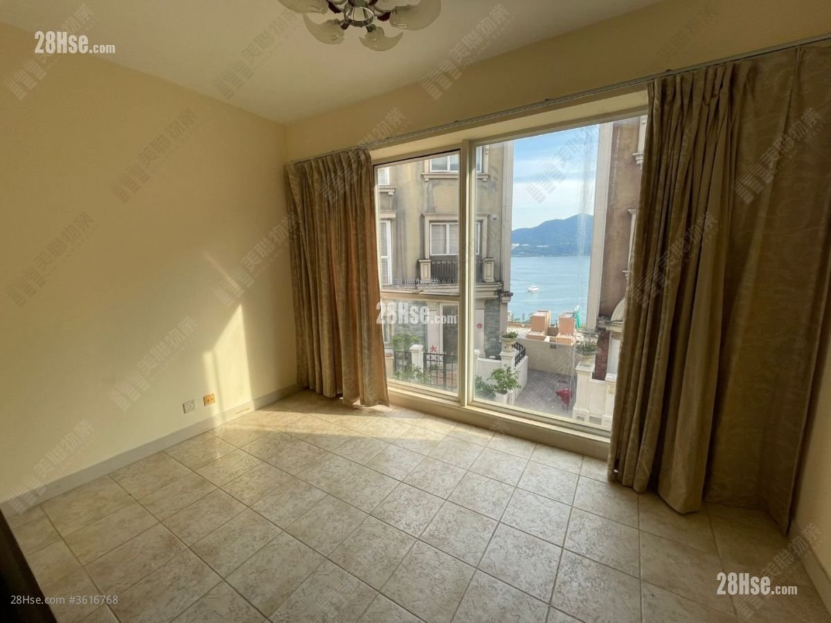 The Beverly Hills Rental 5+ Bedrooms , 4 Bathrooms 1,902 ft² The Beverly Hills Rental 5+ Bedrooms , 4 Bathrooms 1,902 ft²