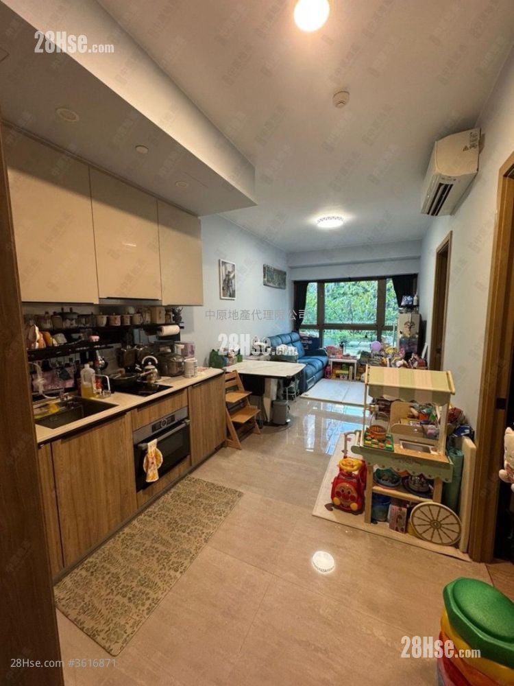 Centra Horizon Sell Studio 404 ft² Centra Horizon Sell Studio 404 ft²