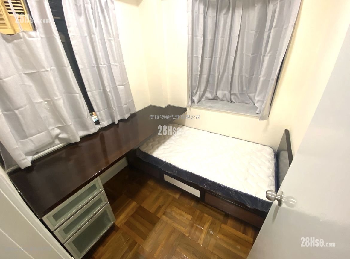 Wai Wah Centre Rental 2 Bedrooms , 1 Bathroom 297 ft² Wai Wah Centre Rental 2 Bedrooms , 1 Bathroom 297 ft²
