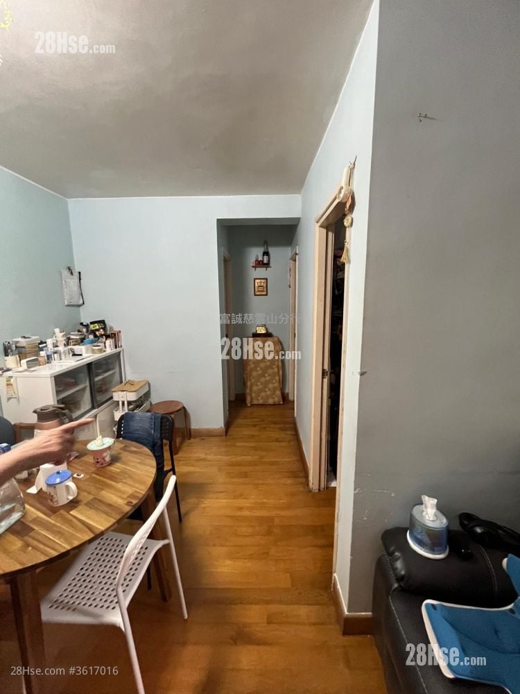 Tsz Oi Court Sell 3 Bedrooms , 1 Bathroom 554 ft² Tsz Oi Court Sell 3 Bedrooms , 1 Bathroom 554 ft²