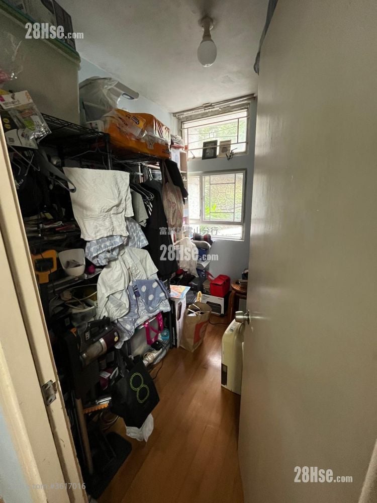 Tsz Oi Court Sell 3 Bedrooms , 1 Bathroom 554 ft² Tsz Oi Court Sell 3 Bedrooms , 1 Bathroom 554 ft²