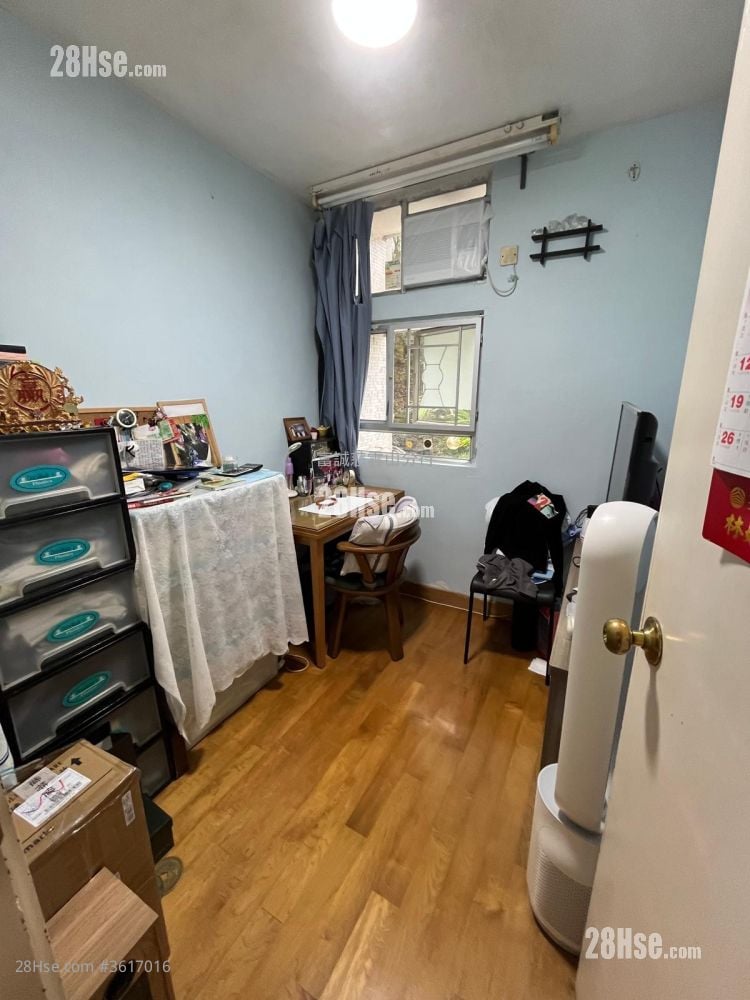 Tsz Oi Court Sell 3 Bedrooms , 1 Bathroom 554 ft² Tsz Oi Court Sell 3 Bedrooms , 1 Bathroom 554 ft²