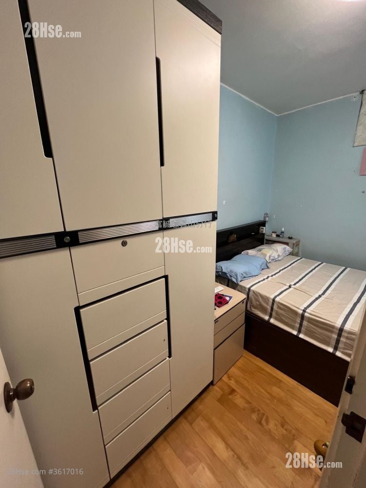Tsz Oi Court Sell 3 Bedrooms , 1 Bathroom 554 ft² Tsz Oi Court Sell 3 Bedrooms , 1 Bathroom 554 ft²