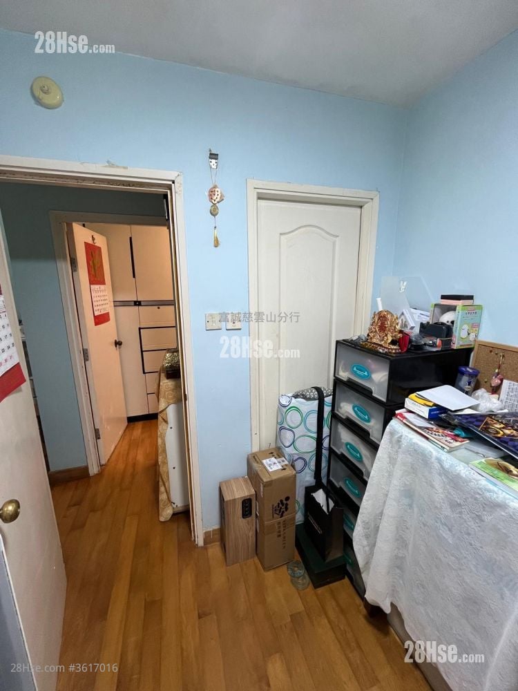 Tsz Oi Court Sell 3 Bedrooms , 1 Bathroom 554 ft² Tsz Oi Court Sell 3 Bedrooms , 1 Bathroom 554 ft²