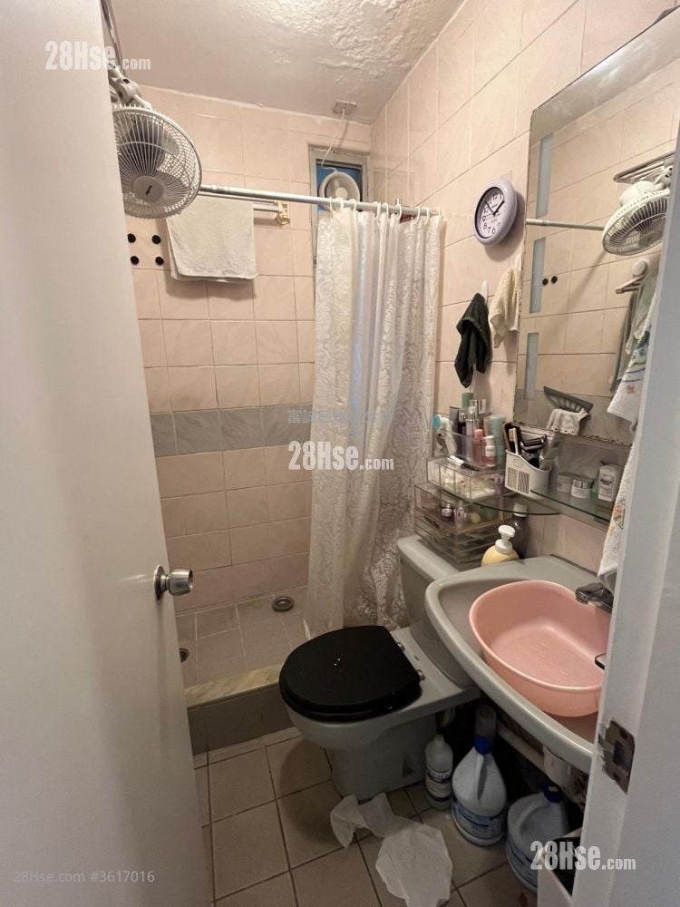 Tsz Oi Court Sell 3 Bedrooms , 1 Bathroom 554 ft² Tsz Oi Court Sell 3 Bedrooms , 1 Bathroom 554 ft²