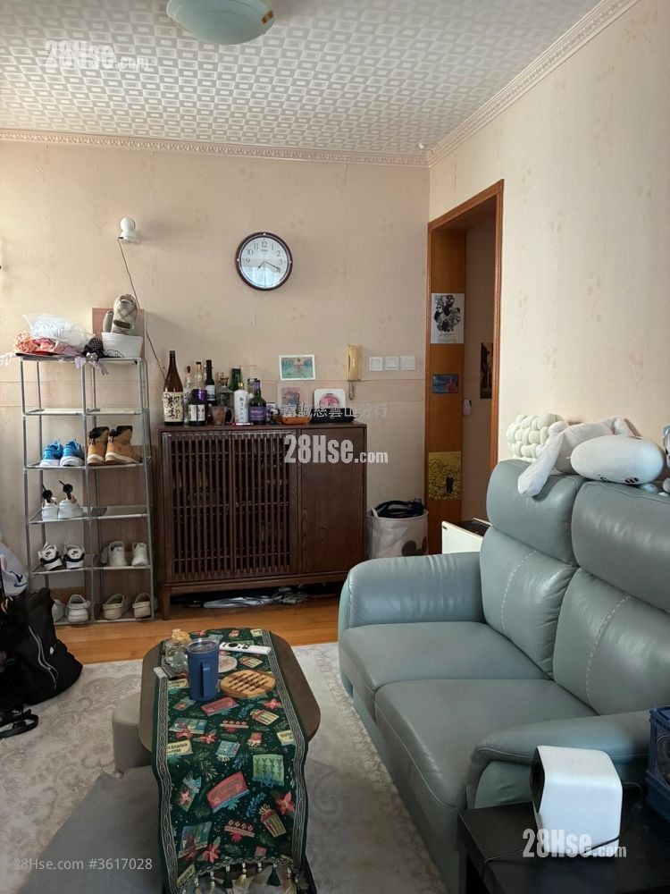 Tsz Oi Court Sell 3 Bedrooms , 2 Bathrooms 650 ft² Tsz Oi Court Sell 3 Bedrooms , 2 Bathrooms 650 ft²