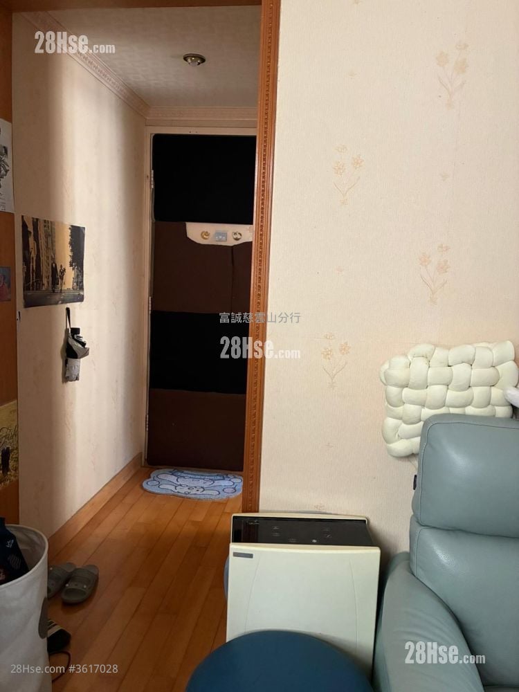 Tsz Oi Court Sell 3 Bedrooms , 2 Bathrooms 650 ft² Tsz Oi Court Sell 3 Bedrooms , 2 Bathrooms 650 ft²