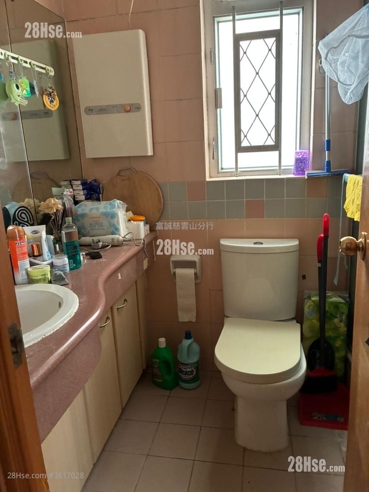 Tsz Oi Court Sell 3 Bedrooms , 2 Bathrooms 650 ft² Tsz Oi Court Sell 3 Bedrooms , 2 Bathrooms 650 ft²